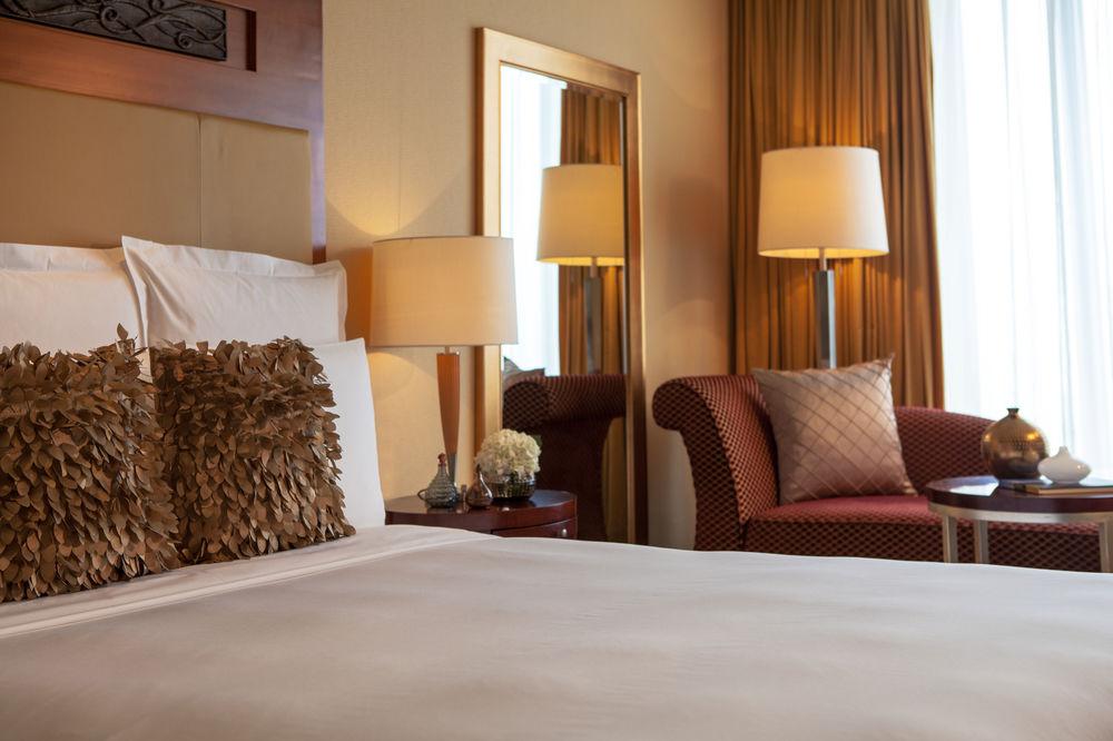 Renaissance Wuhan Hotel Bagian luar foto