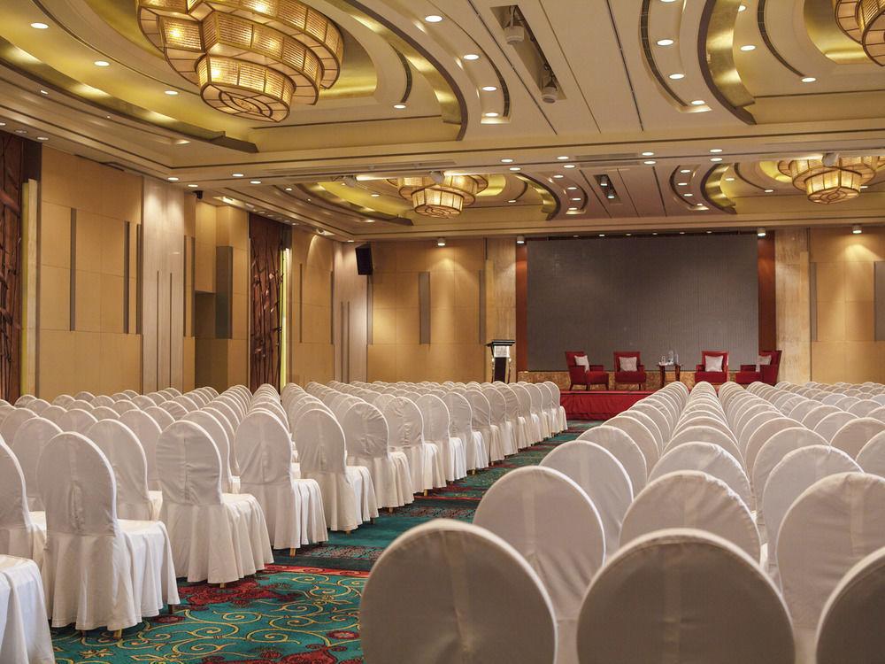 Renaissance Wuhan Hotel Bagian luar foto