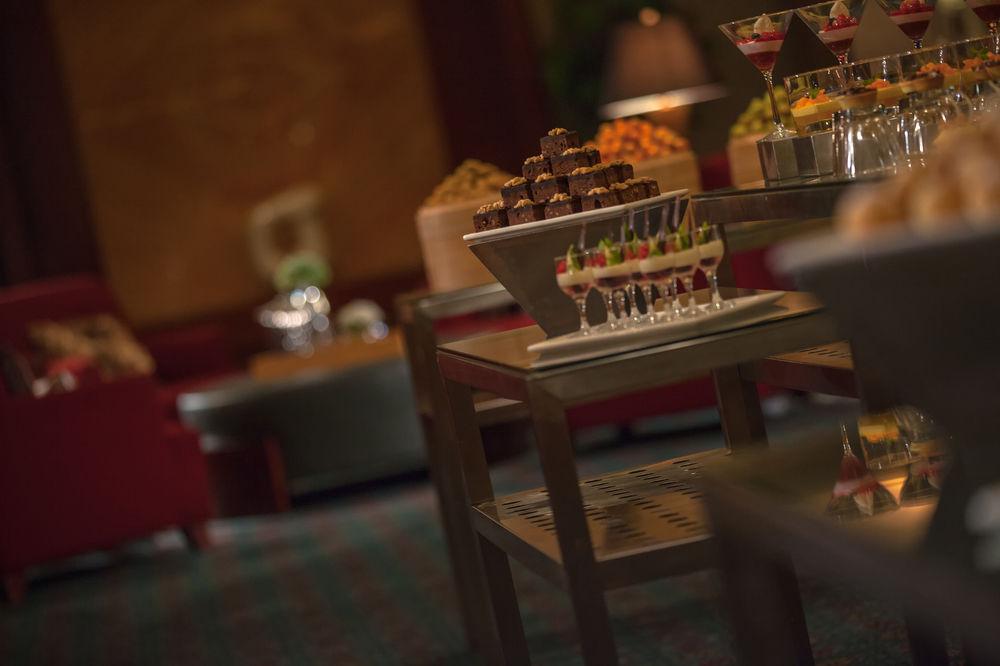 Renaissance Wuhan Hotel Bagian luar foto