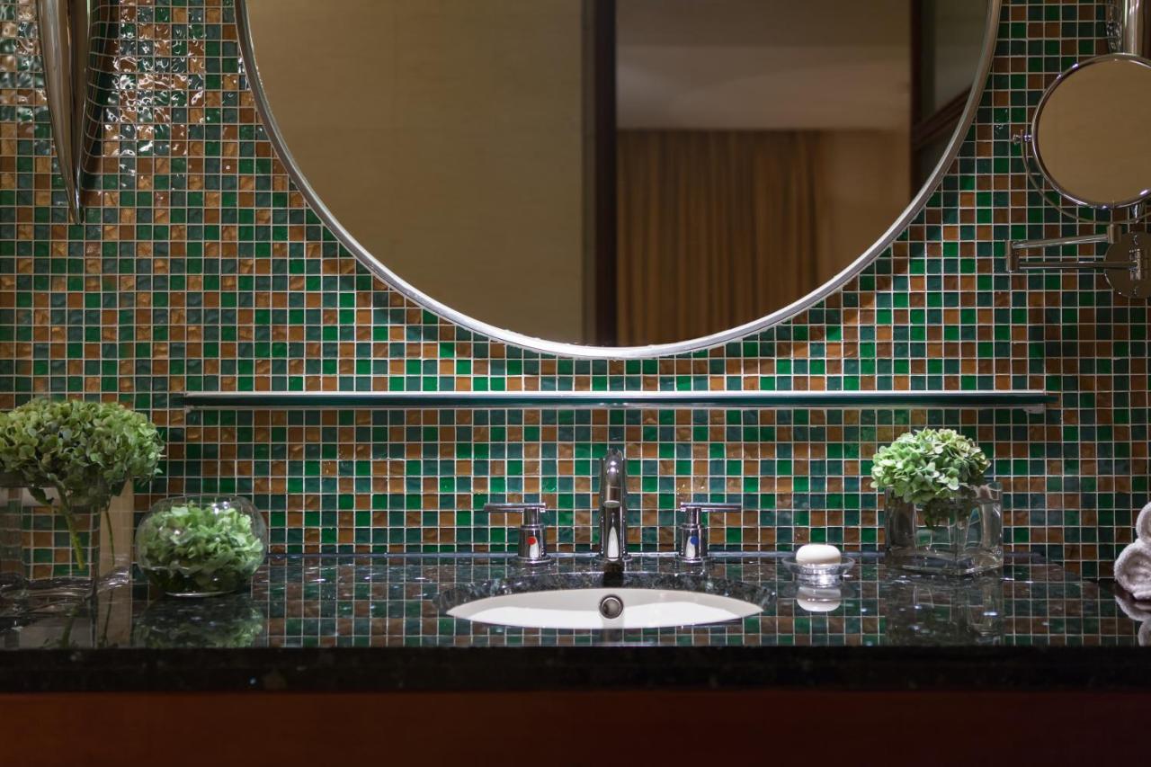 Renaissance Wuhan Hotel Bagian luar foto