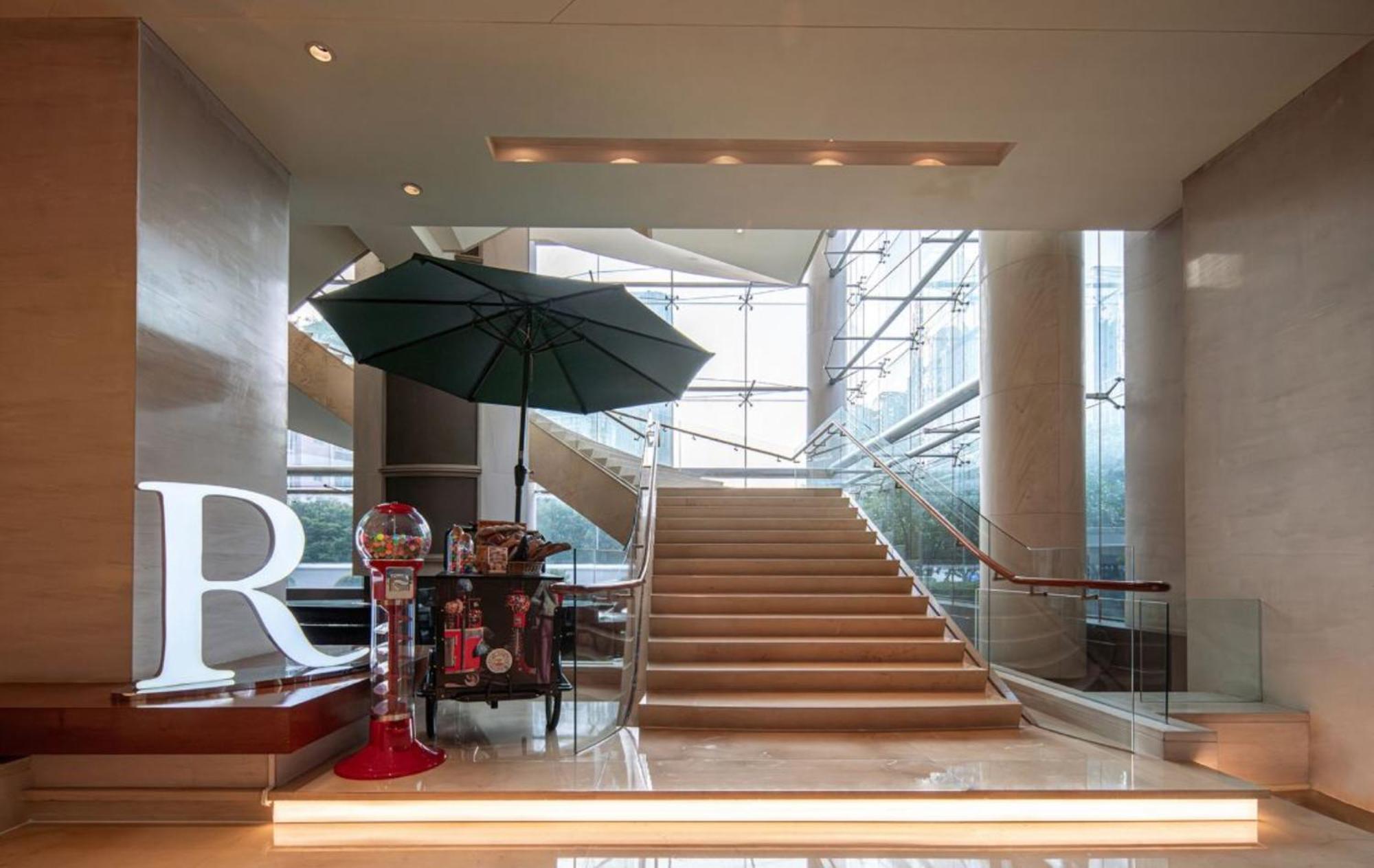 Renaissance Wuhan Hotel Bagian luar foto