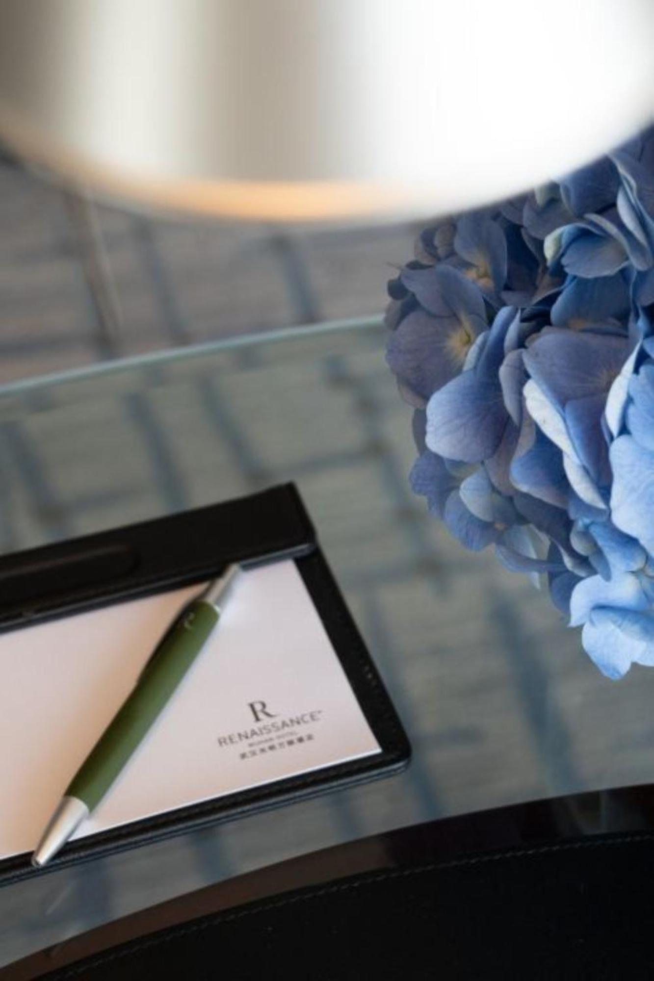 Renaissance Wuhan Hotel Bagian luar foto