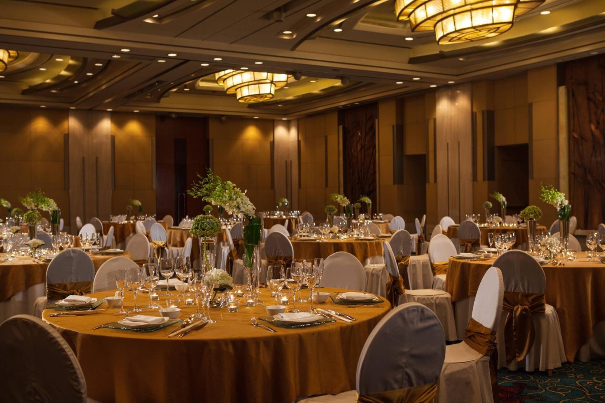 Renaissance Wuhan Hotel Bagian luar foto