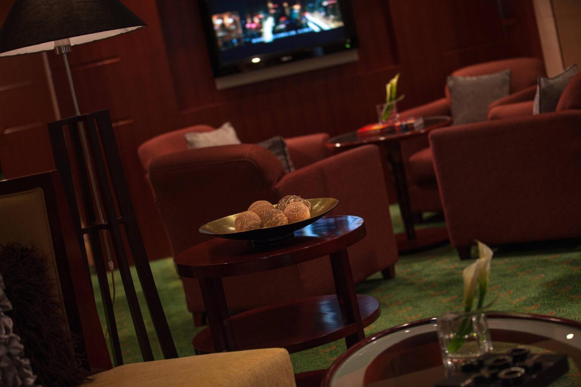 Renaissance Wuhan Hotel Bagian luar foto