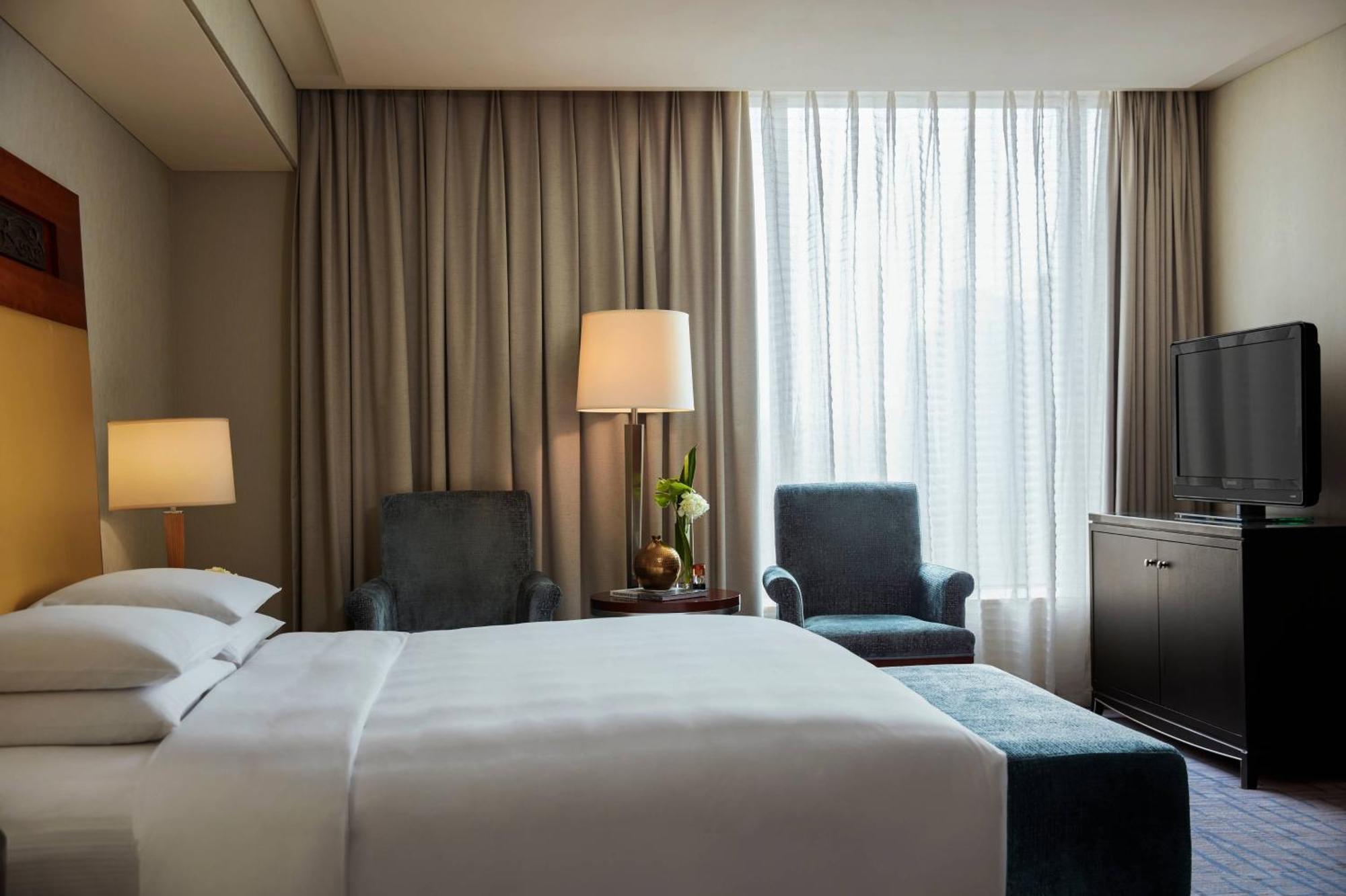 Renaissance Wuhan Hotel Bagian luar foto