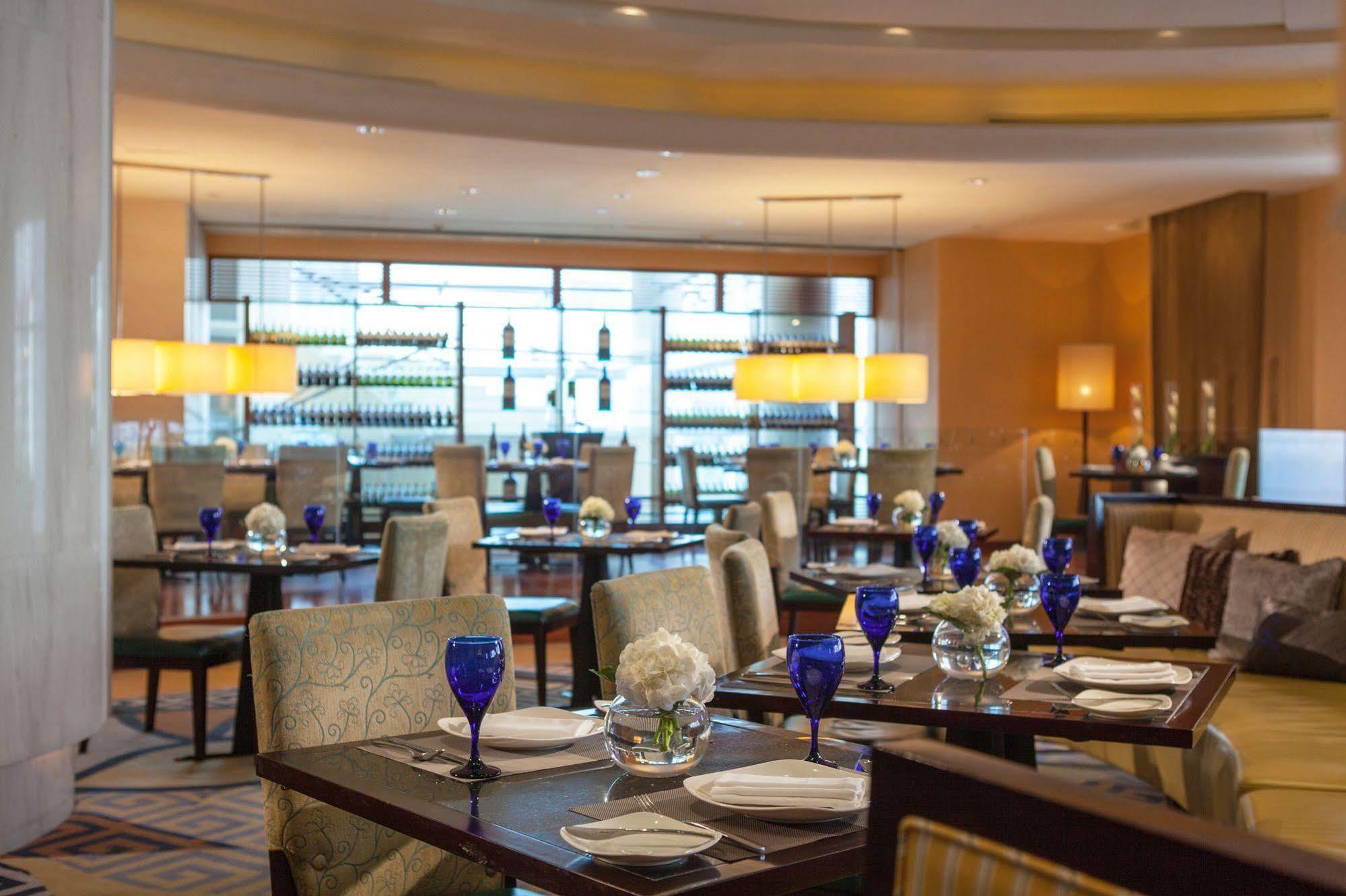 Renaissance Wuhan Hotel Bagian luar foto