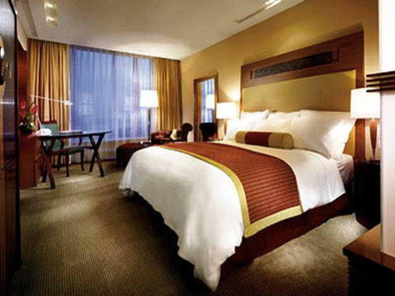 Renaissance Wuhan Hotel Bagian luar foto