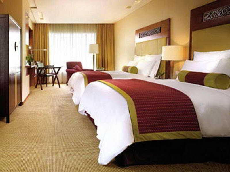 Renaissance Wuhan Hotel Bagian luar foto