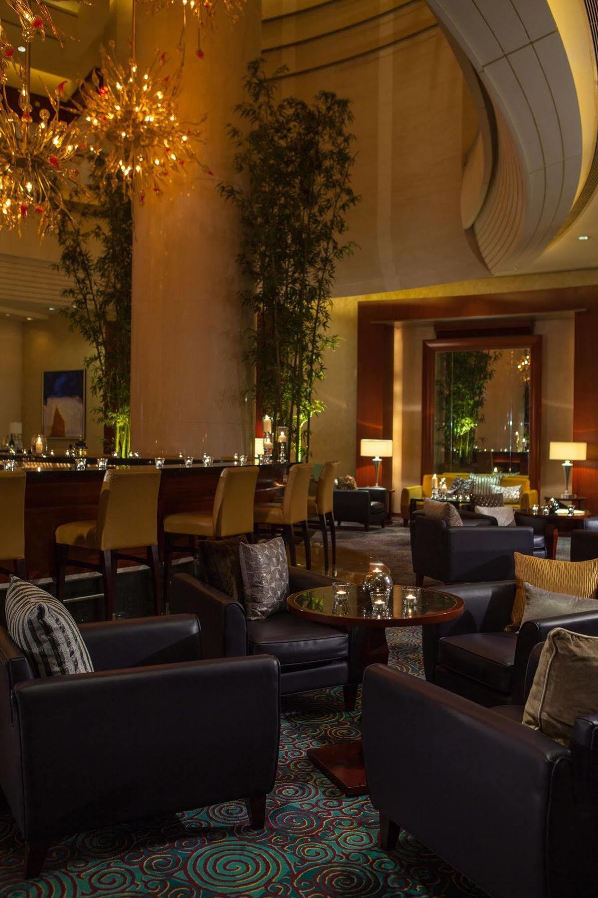 Renaissance Wuhan Hotel Bagian luar foto